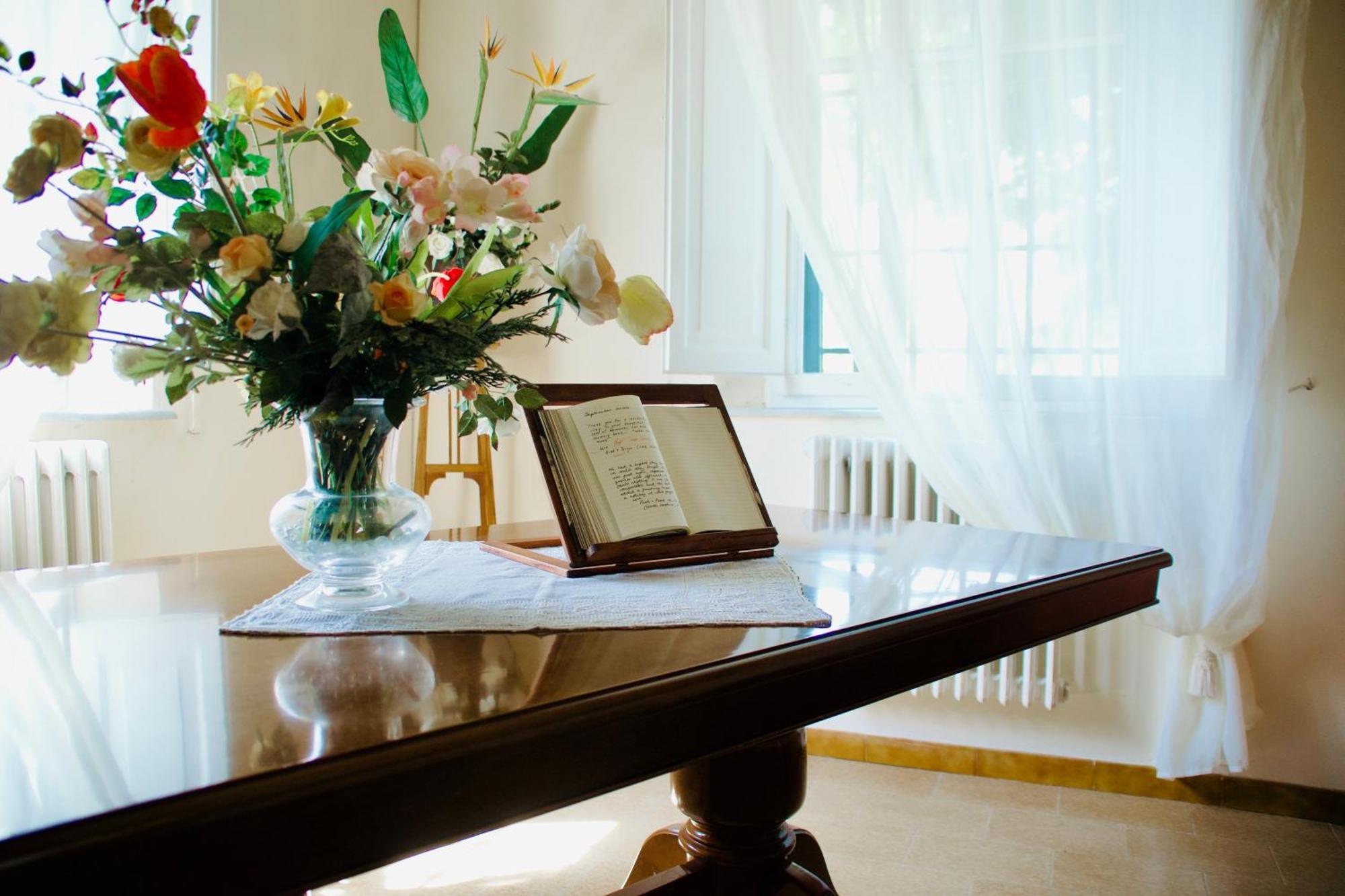 Villa Buonaparte ซานมีเนียโต ภายนอก รูปภาพ